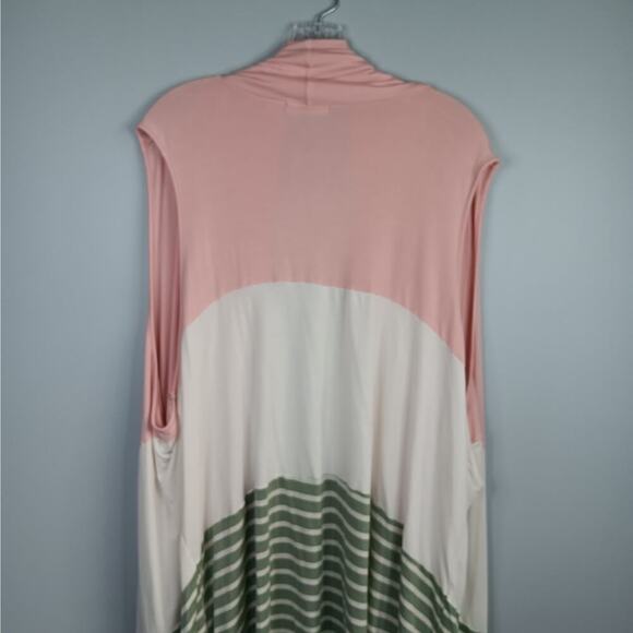EUC Entro Rose, White, and Green Soft Handkerchief Hemline Vest Size 2X - Picture 4 of 6